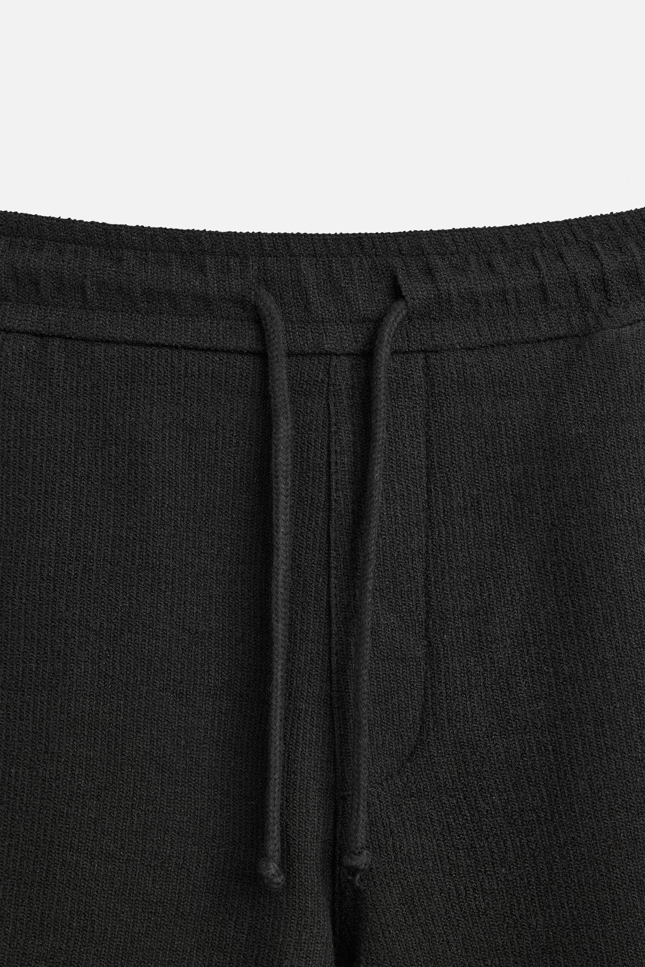 TEXTURED JOGGER SHORTS