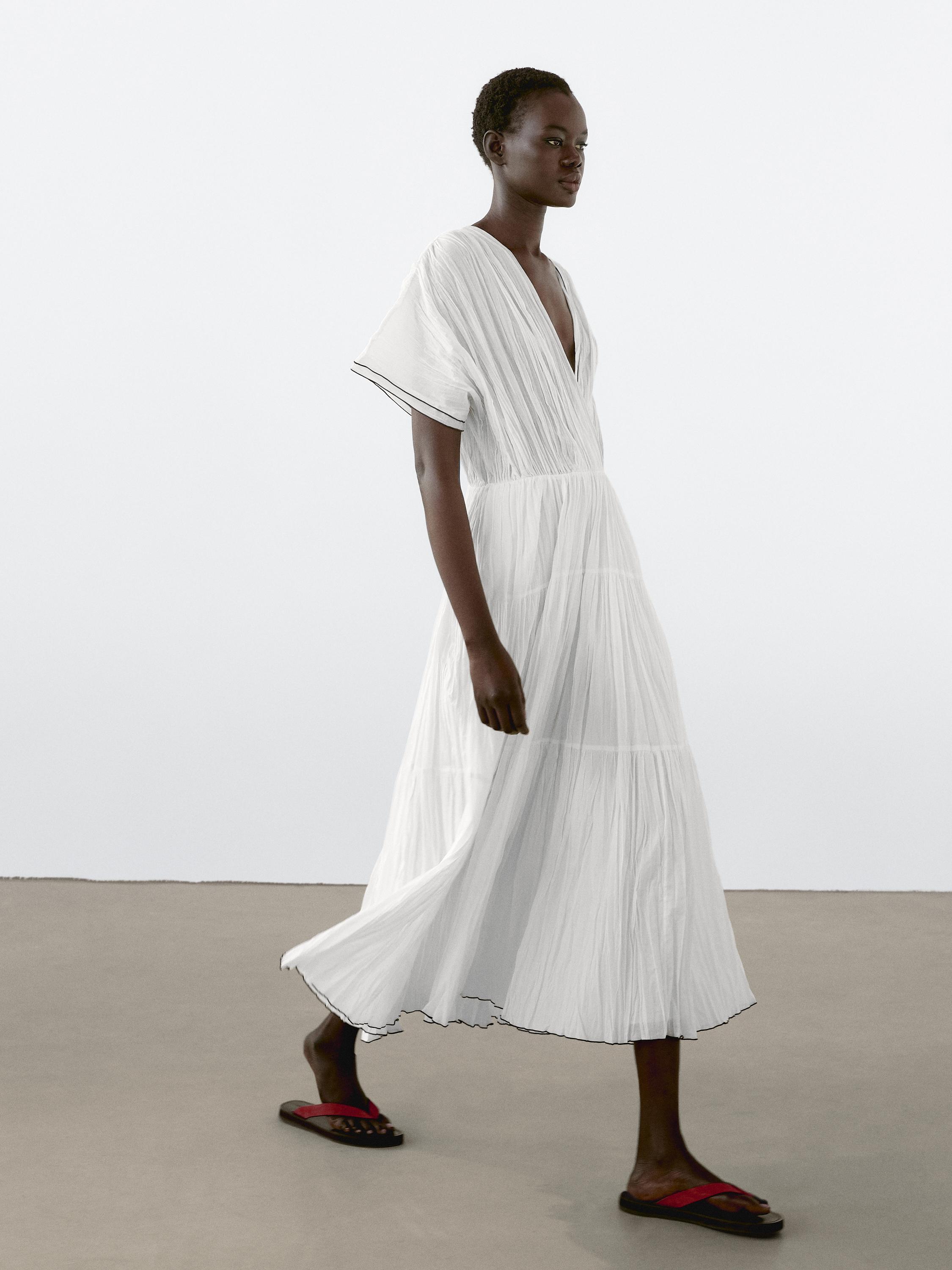 Robe longue plissée contrastante