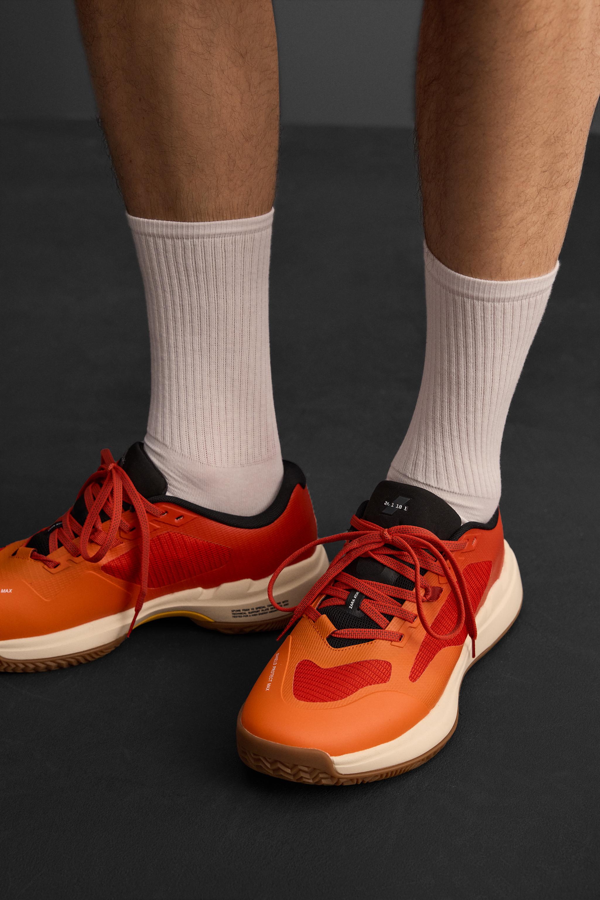 BASKET POUR SPORTS D'INTÉRIEUR