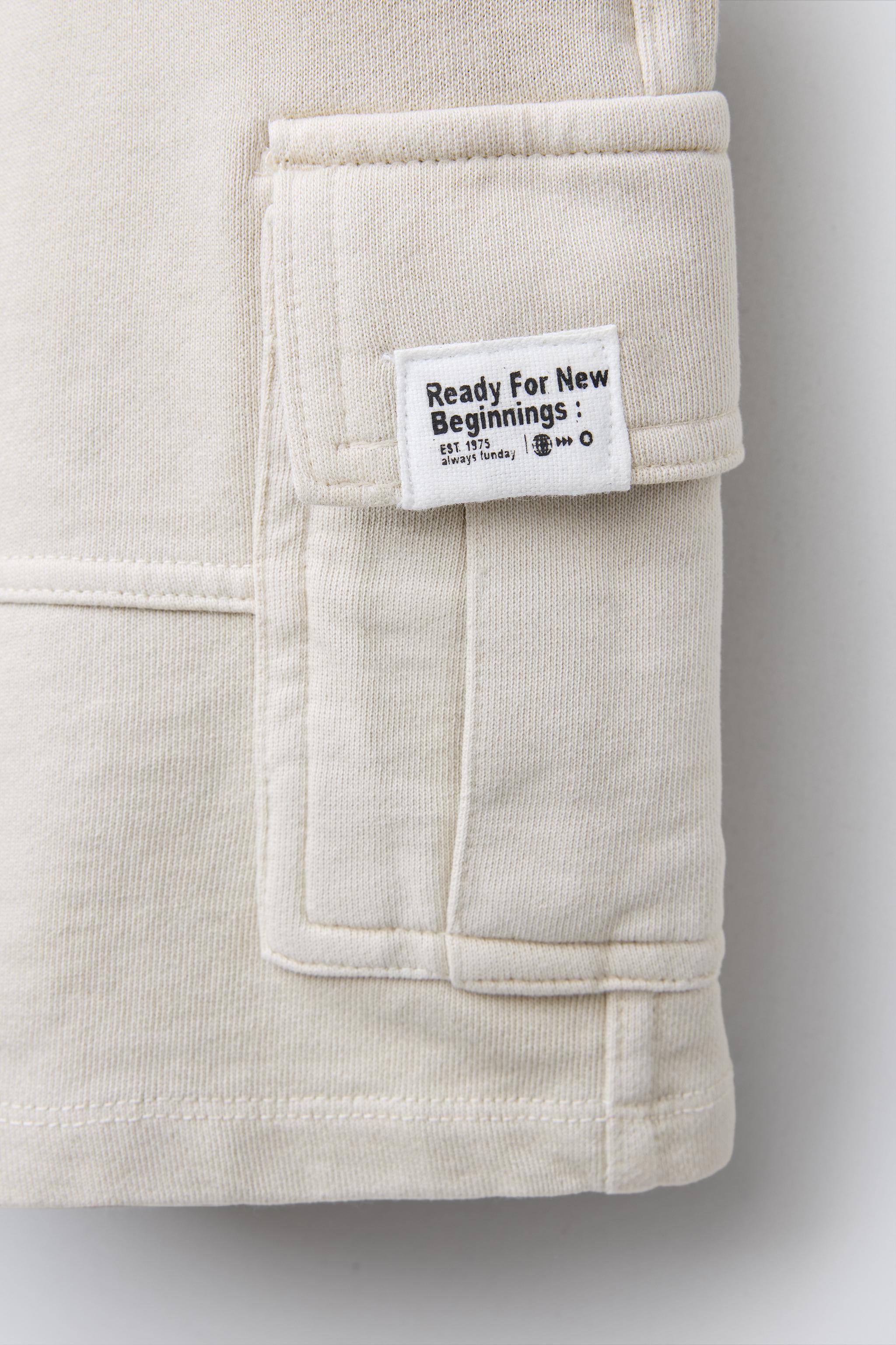 GARMENT DYE CARGO SHORTS WITH LABEL