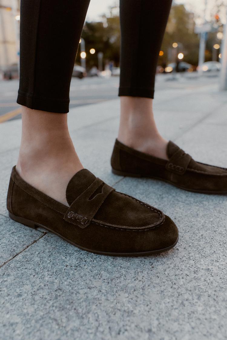 TOPSTITCHED SPLIT LEATHER LOAFERS - Zara product image