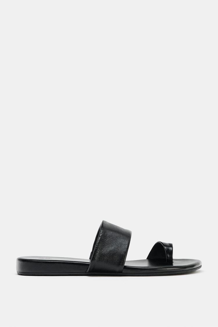 LEATHER TOE-LOOP FLAT SANDALS