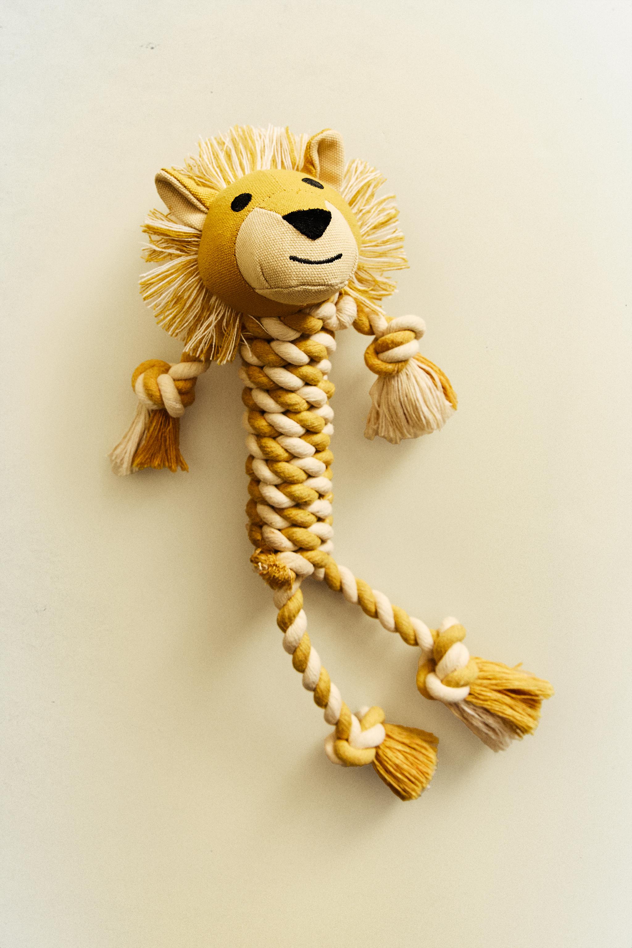 KNOTTED LION DOG CHEW TOY