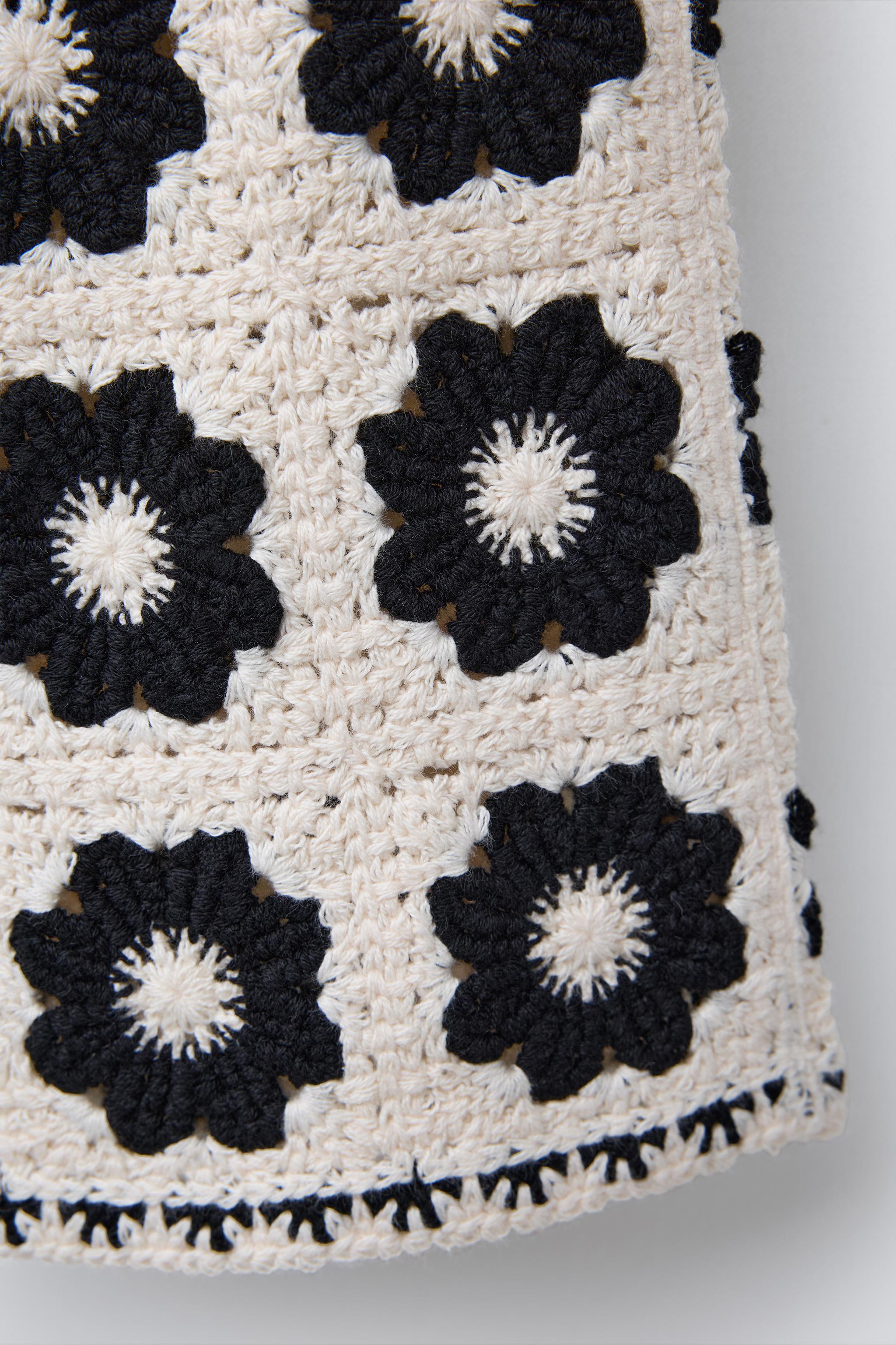 CROCHET FLOWER KNIT PANTS