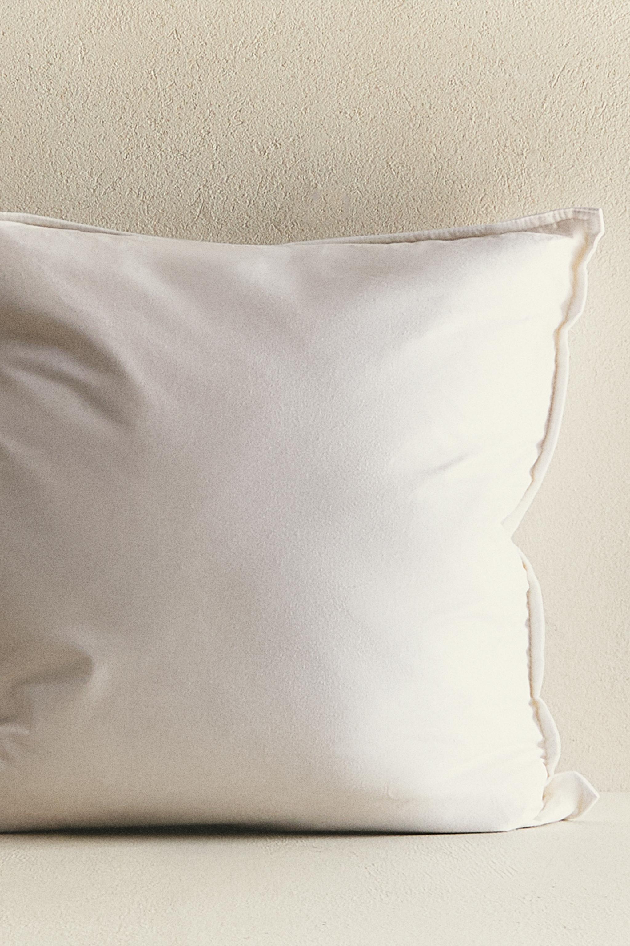 COUSSIN DE GARNISSAGE FIBRE TOUCHER DOUX