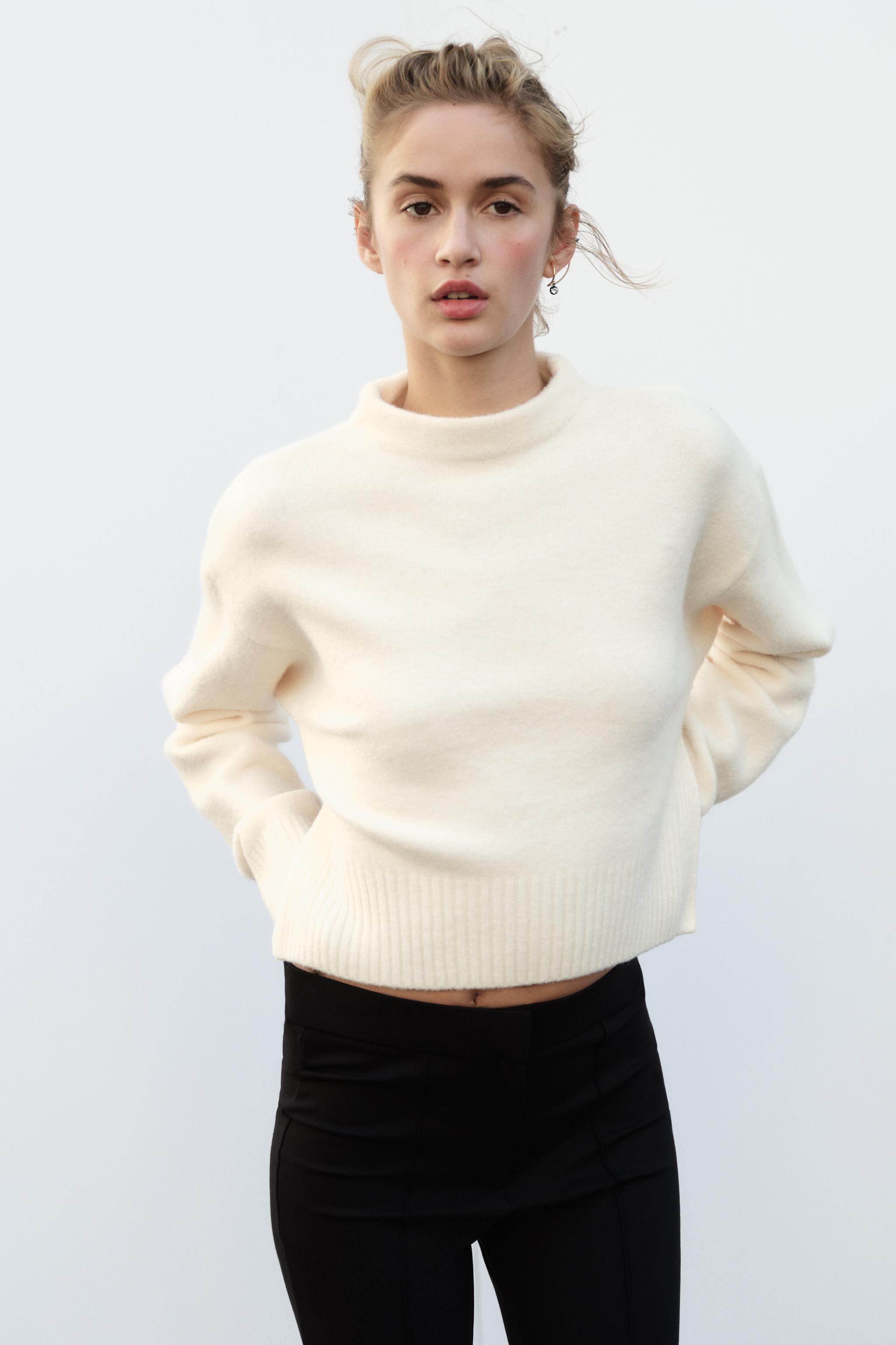 SOFT KNIT SHORT SWEATER