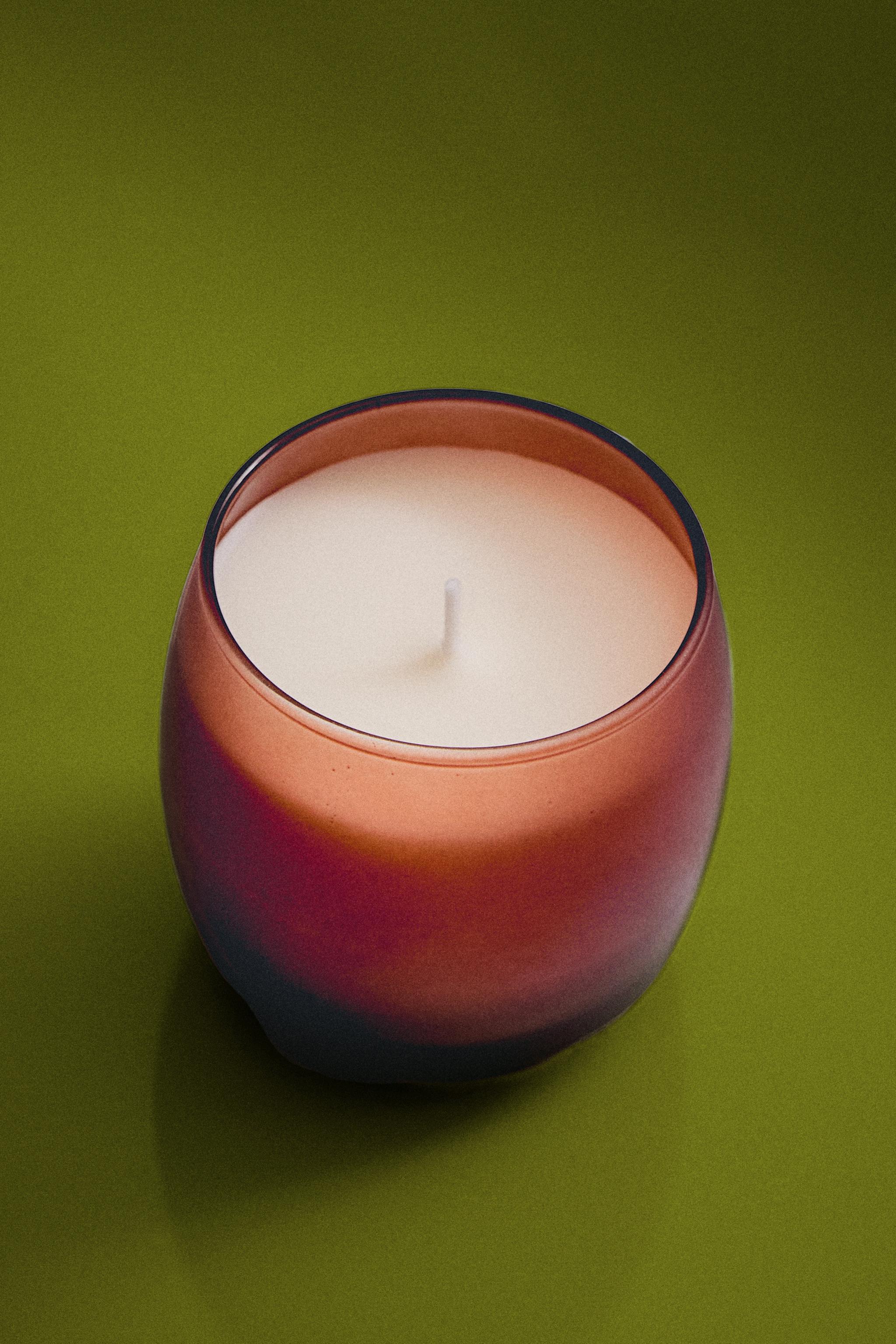(230 G) BOUGIE PARFUMÉE PEAR & TONKA