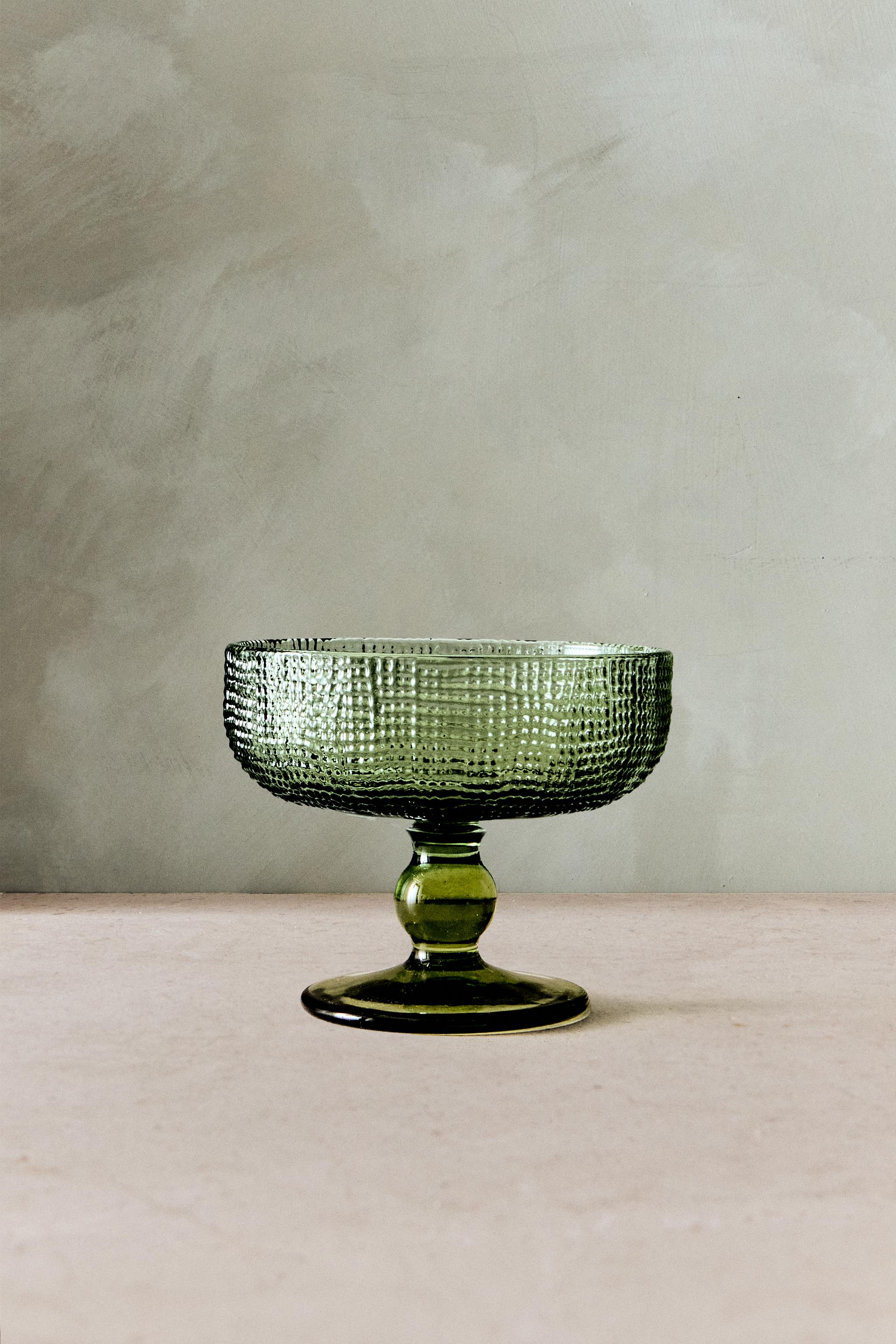 ICE-CREAM CUP GLASS WITH RAISED DESIGN